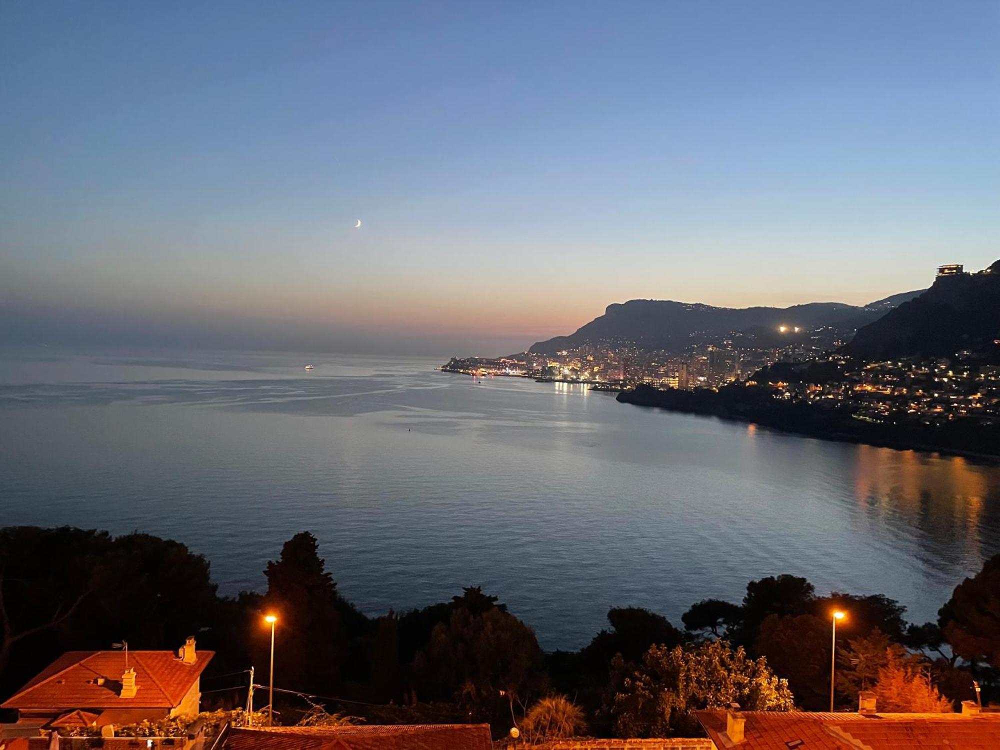 Aux Portes De Monaco Superbe T3 Vue Mer Roquebrune-Cap-Martin Bagian luar foto